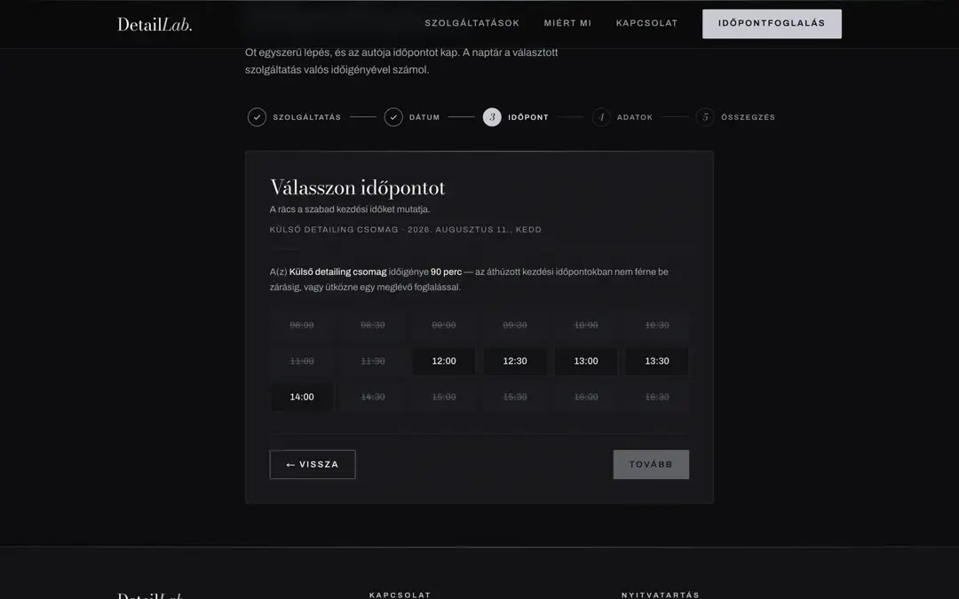 A harmadik lépés idősáv-rácsa: a 90 perces csomaghoz a 08:00–11:30 és 14:30–16:30 kezdések áthúzva, mert ütköznek egy foglalással vagy nem férnének be zárásig; a 12:00–14:00 kezdések választhatók.